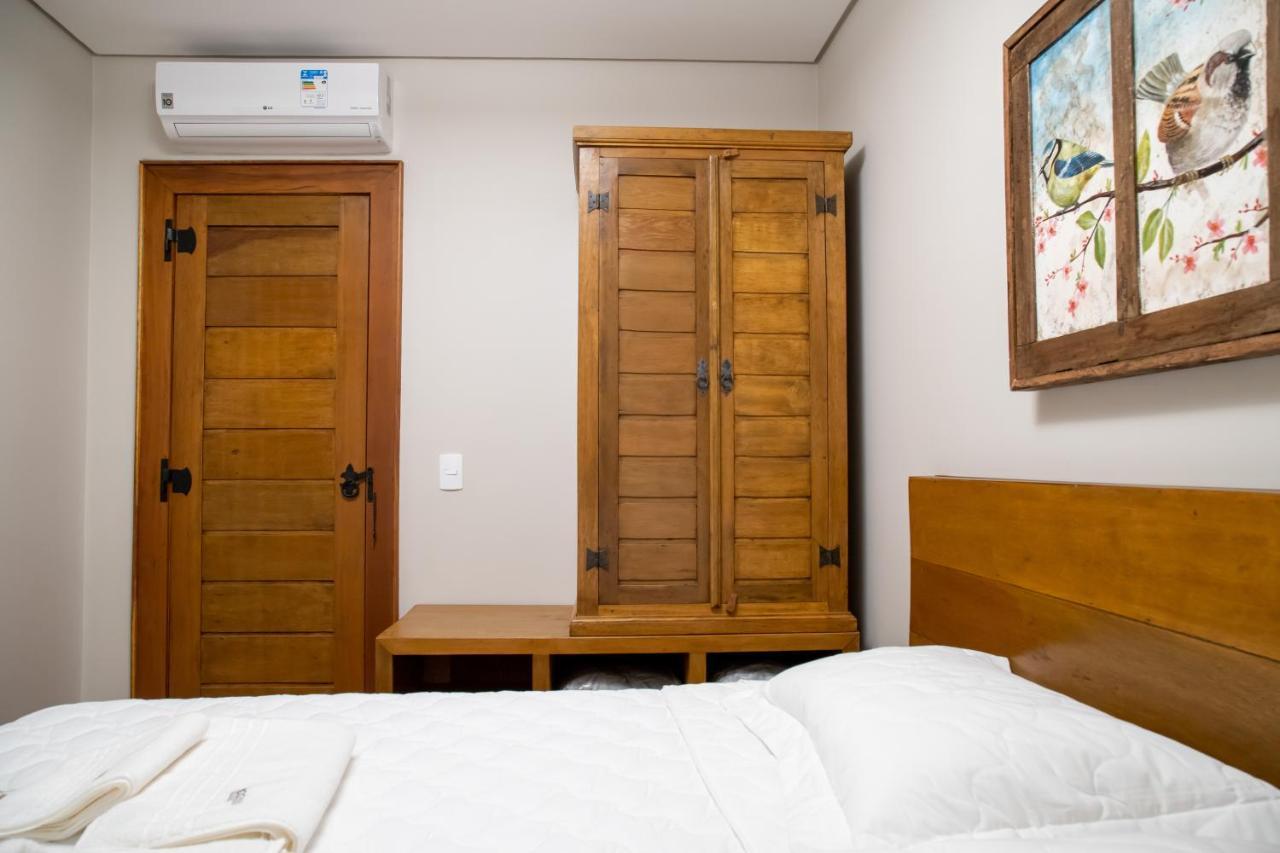 Espaco 250 - Apto Mobiliado, 3 Quartos, Sendo Uma Suite, Banheiro Social, Cozinha Completa, Sala De Estar, Ar Condicionado, Tv E Internet ทีราเดนเจส ภายนอก รูปภาพ