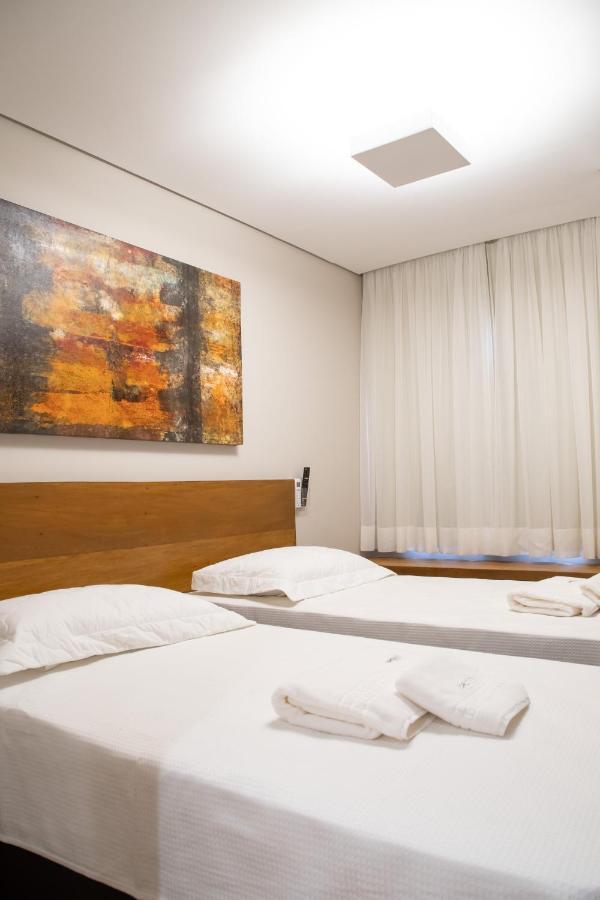 Espaco 250 - Apto Mobiliado, 3 Quartos, Sendo Uma Suite, Banheiro Social, Cozinha Completa, Sala De Estar, Ar Condicionado, Tv E Internet ทีราเดนเจส ภายนอก รูปภาพ