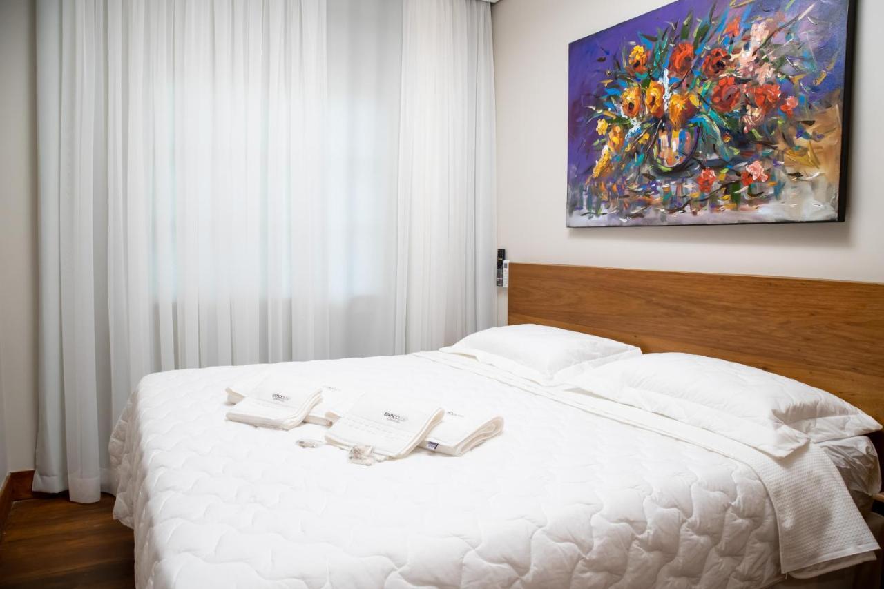 Espaco 250 - Apto Mobiliado, 3 Quartos, Sendo Uma Suite, Banheiro Social, Cozinha Completa, Sala De Estar, Ar Condicionado, Tv E Internet ทีราเดนเจส ภายนอก รูปภาพ