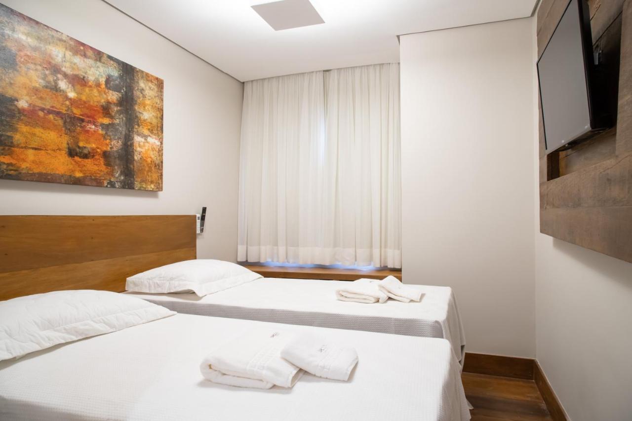 Espaco 250 - Apto Mobiliado, 3 Quartos, Sendo Uma Suite, Banheiro Social, Cozinha Completa, Sala De Estar, Ar Condicionado, Tv E Internet ทีราเดนเจส ภายนอก รูปภาพ
